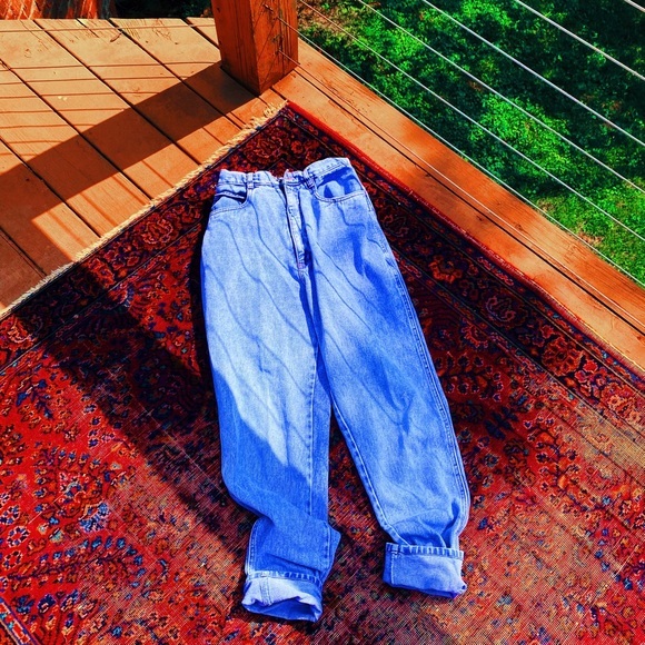 vintage lightwash high waisted jeans 🌊 - Picture 2 of 9